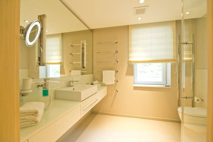 Room 14 of 33