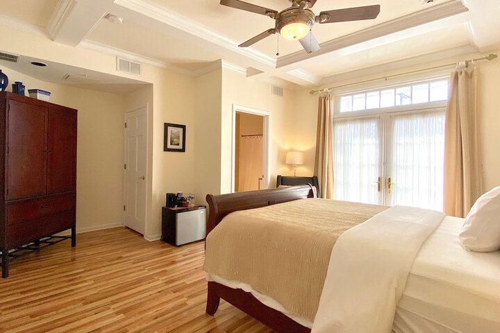 Room 8 of 90