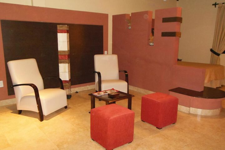 Entrance & Lobby