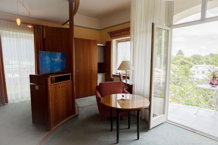 Room 45 of 102