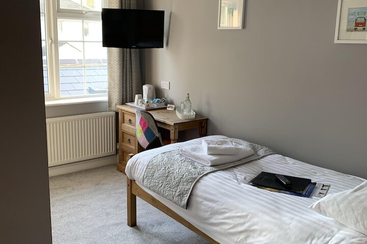 Room 4 of 44