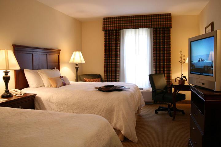2 Queen Beds (3 of 6)