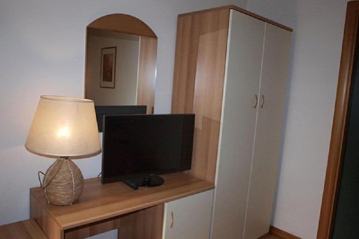 Room 5 of 79