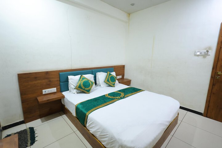 Room 12 of 38