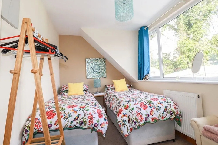 Room 4 of 7