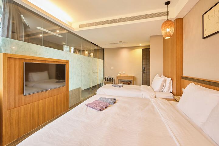 Room 6 of 23
