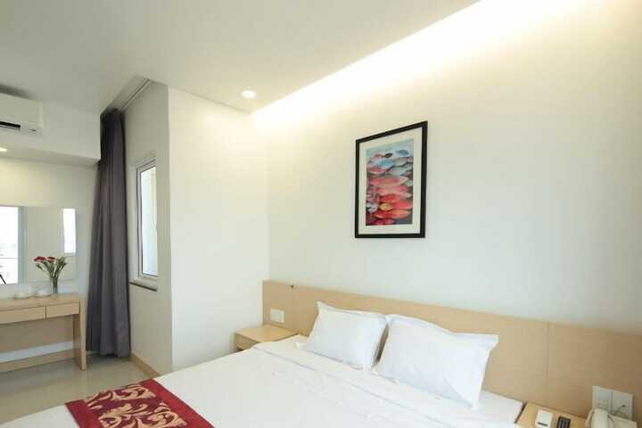 Room 9 of 33