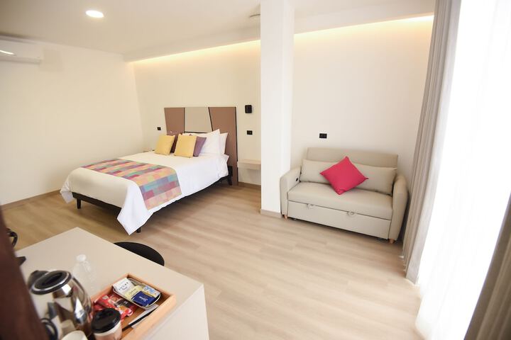 Room 6 of 16