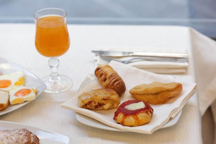 Breakfast/Coffee Service 78 of 100