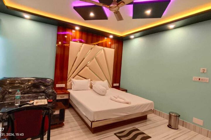 Room 15 of 28