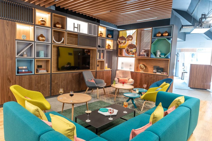Lounge 80 of 117