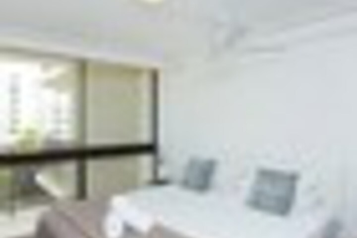 Room 5 of 75