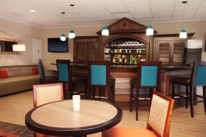 Lobby lounge