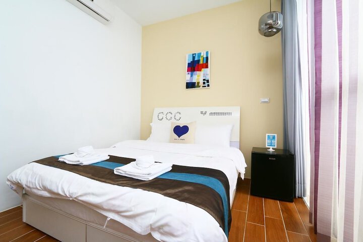 Room 3 of 40