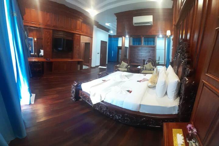 Room 9 of 129