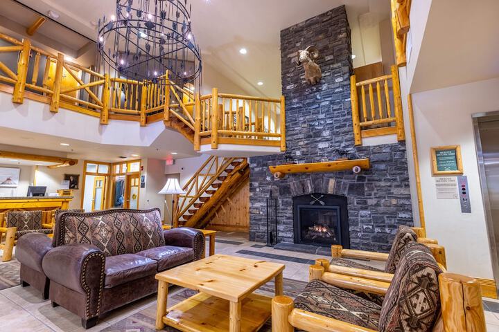 Entrance & Lobby