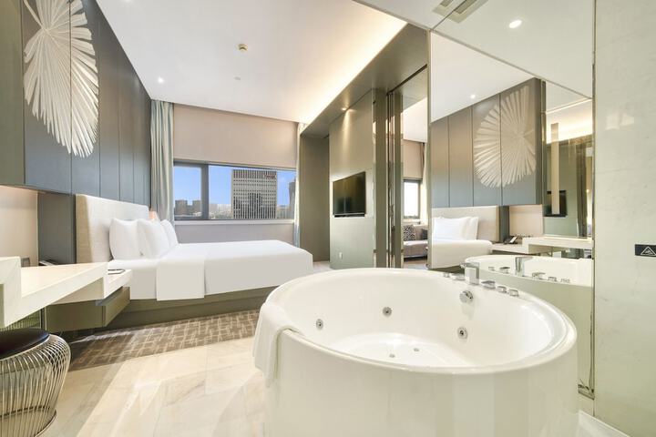 Room 26 of 53
