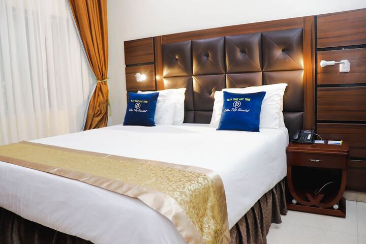 Room 3 of 32