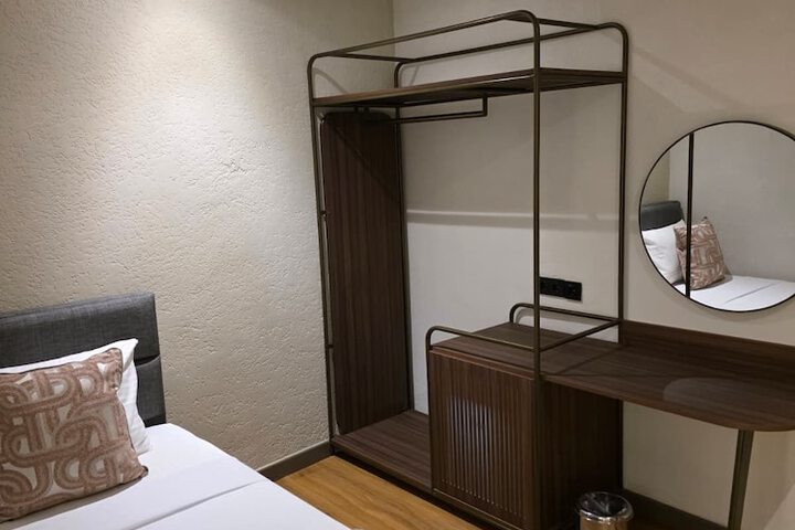 Room 31 of 83
