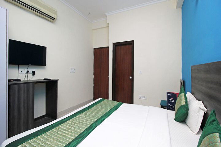 Room 17 of 18