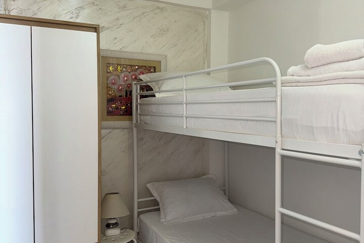 Room 21 of 80