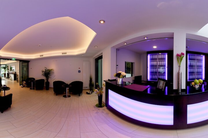 Entrance & Lobby