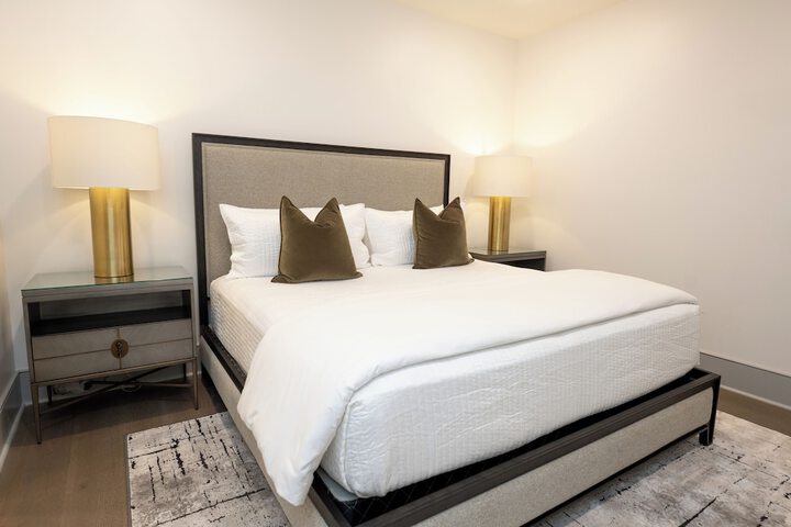 Room 104 of 371