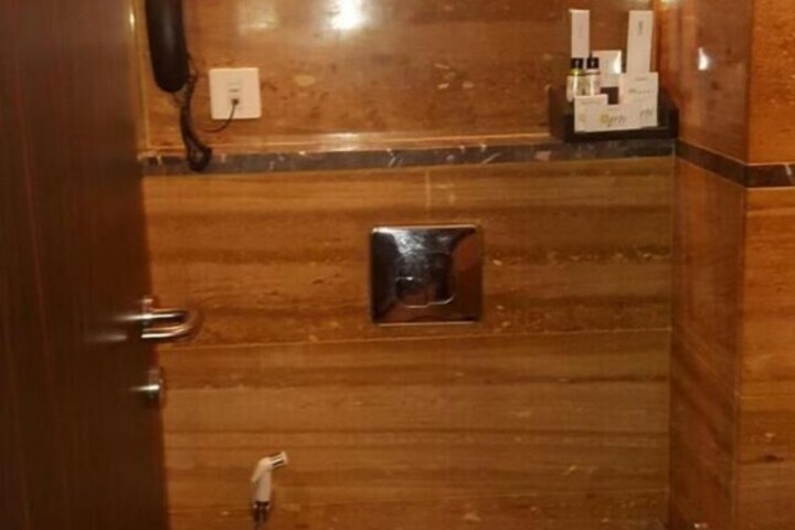Room 18 of 43