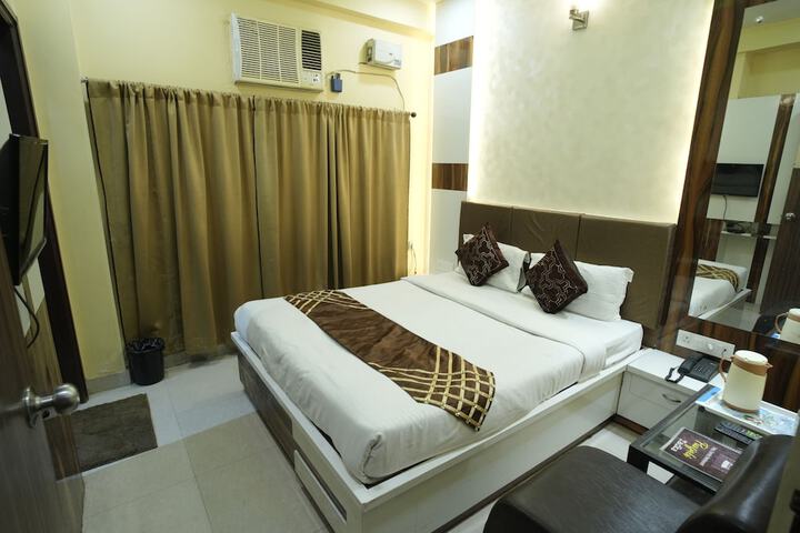 Room 11 of 25