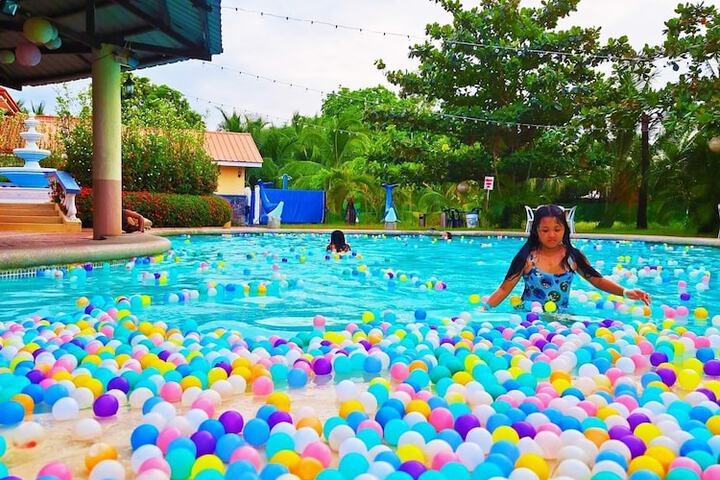 Pool 90 of 199