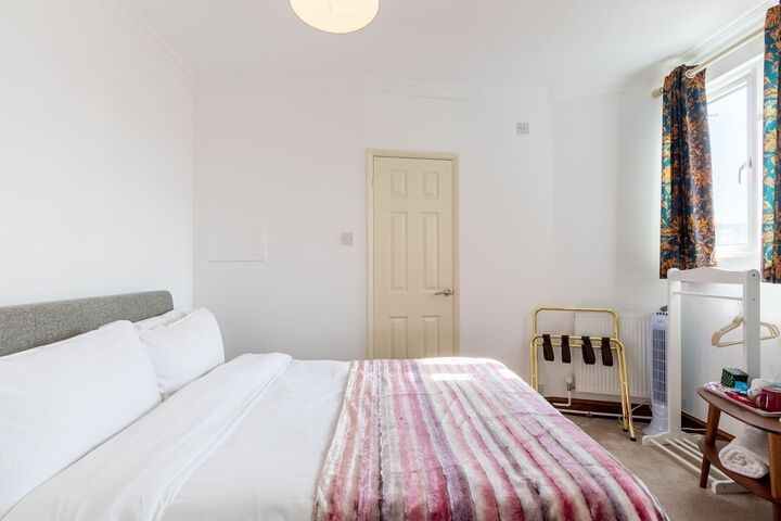 Room 10 of 35