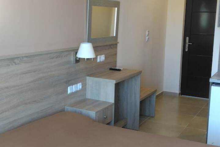 Room 8 of 106