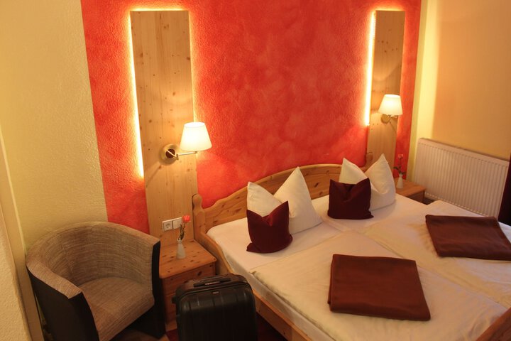 Room 5 of 33