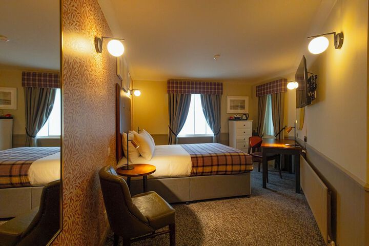 Room 2 of 36