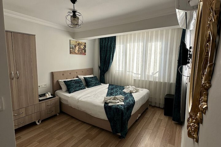 Room 9 of 19