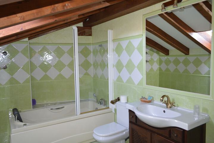 Jetted tub