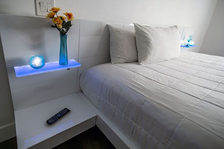 Standard King Bed Accessible (5 of 6)