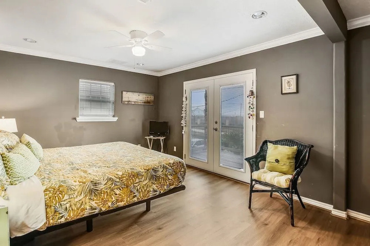 Room 4 of 17