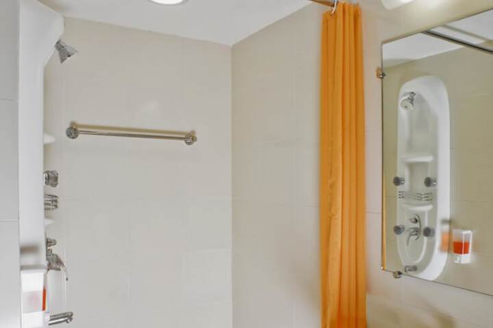 Room 17 of 41