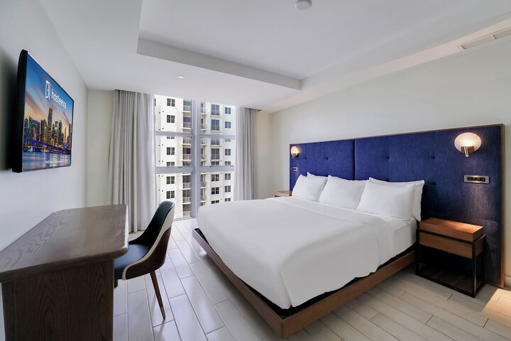 Room 3 of 44
