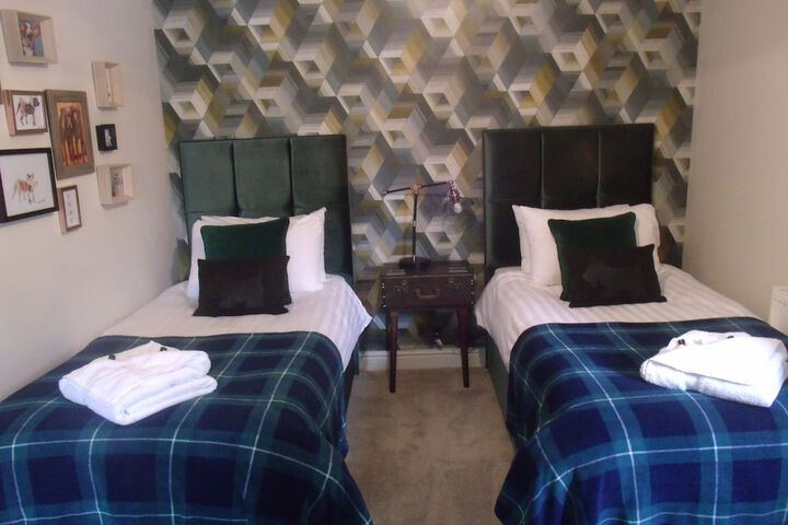 Room 7 of 14
