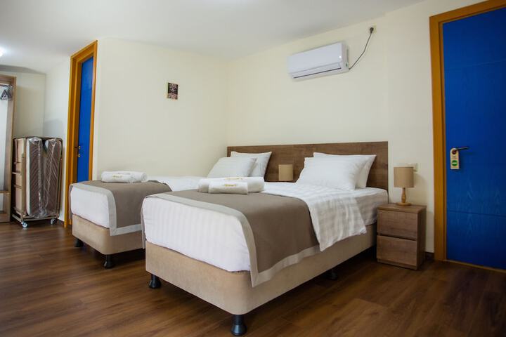 Room 32 of 127