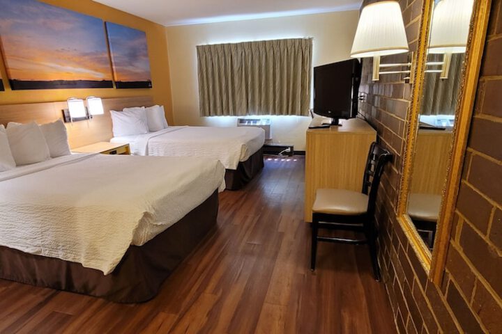 2 Double Beds (4 of 13)
