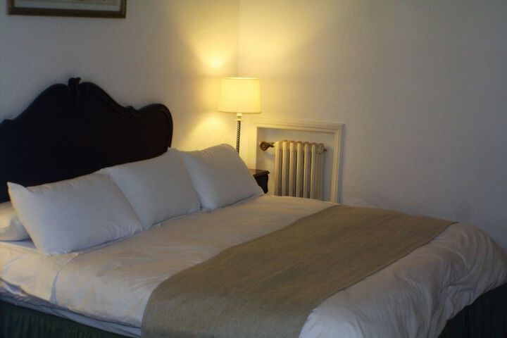 Room 10 of 73