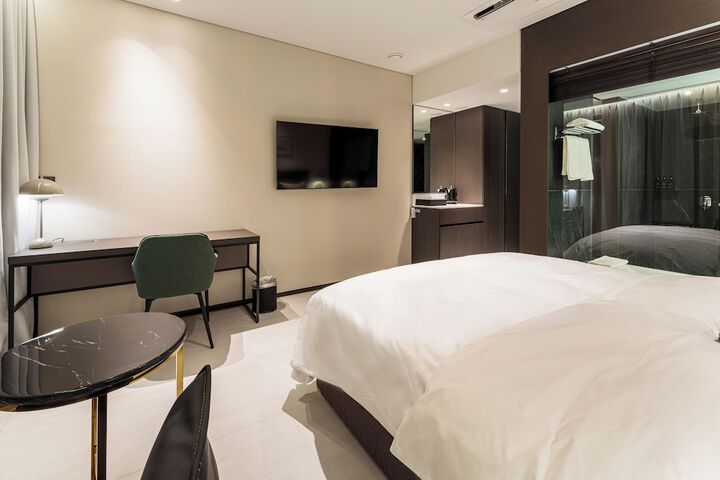 Room 28 of 55