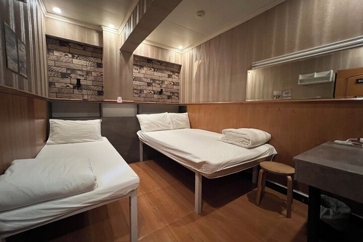 Room 29 of 49