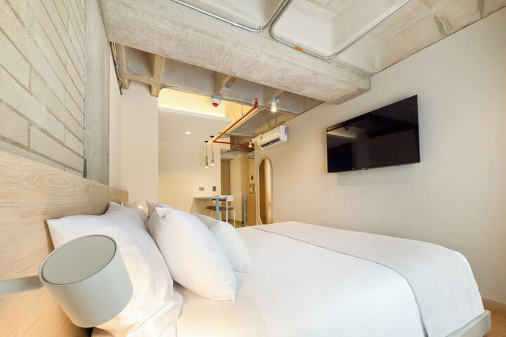 Room 16 of 40
