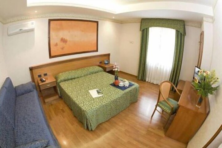 Room 5 of 21