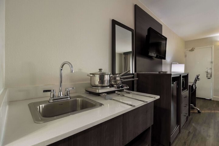 2 Double Beds (8 of 10)