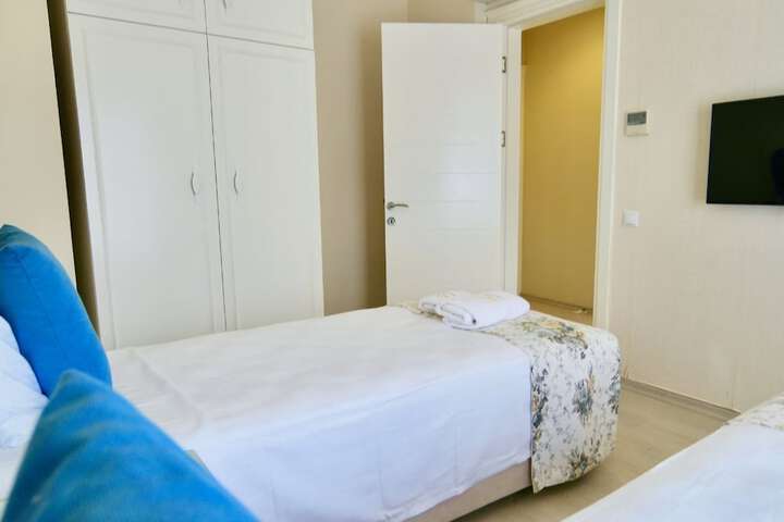 Room 22 of 106
